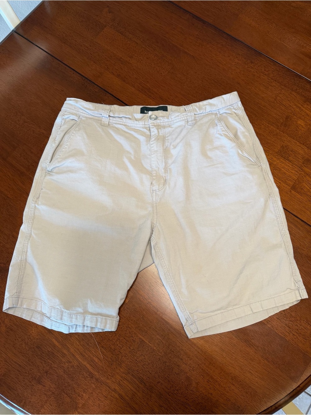 Rodd & Gunn Men’s Shorts Size 33 Light Gray Khaki Flat Front 8" Inseam Casual